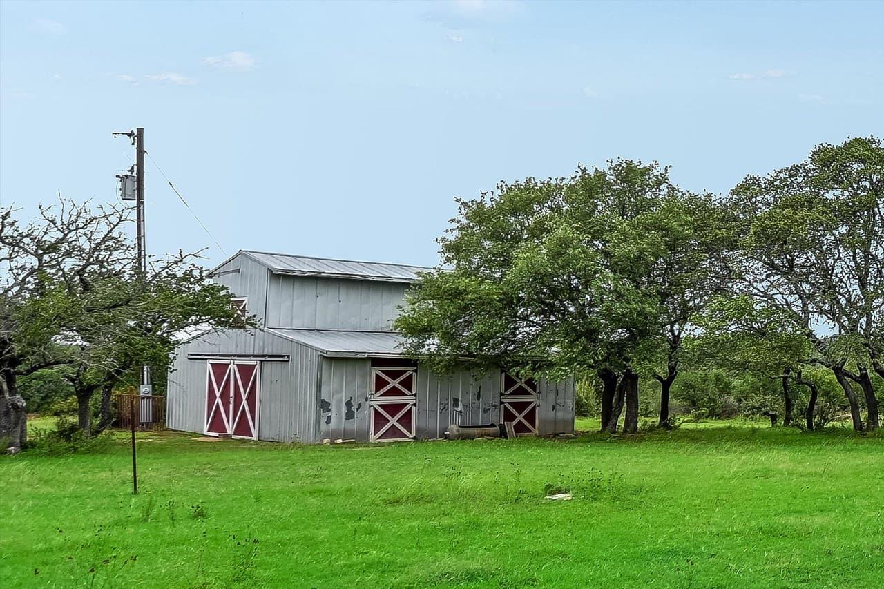320  Valley Oak Dr