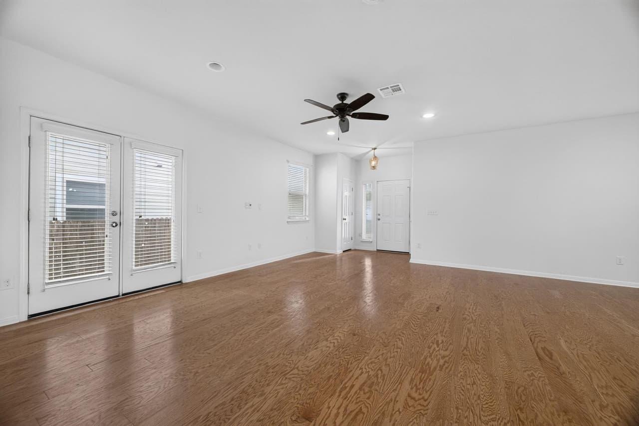 430  Twisted Oaks Ln photo 5