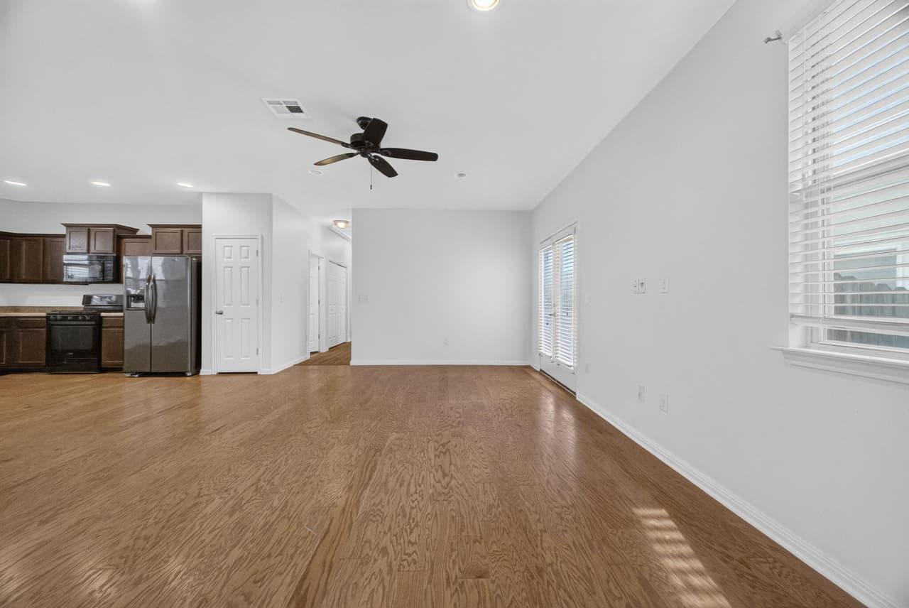 430  Twisted Oaks Ln photo 6
