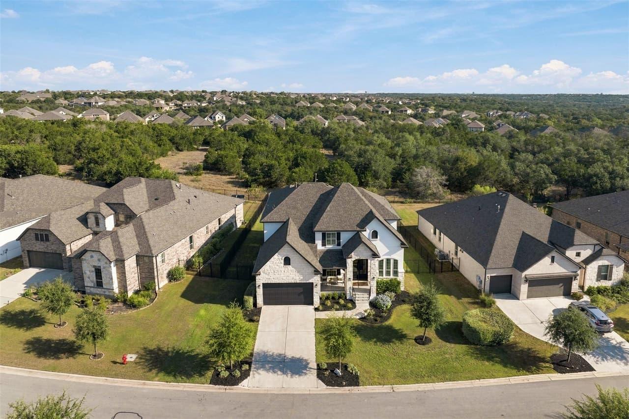 1222  Jacksdaw Dr photo 2