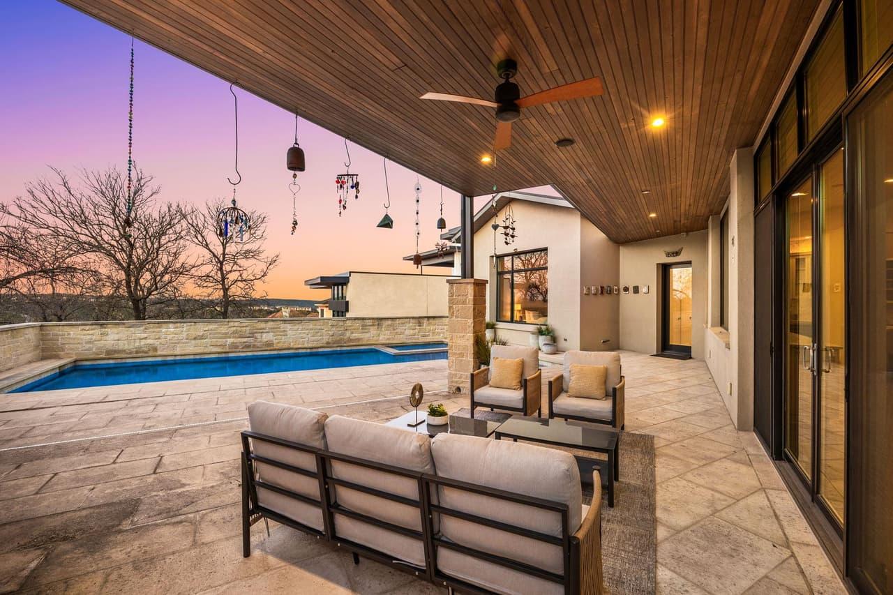 6504 W Courtyard Dr photo 3