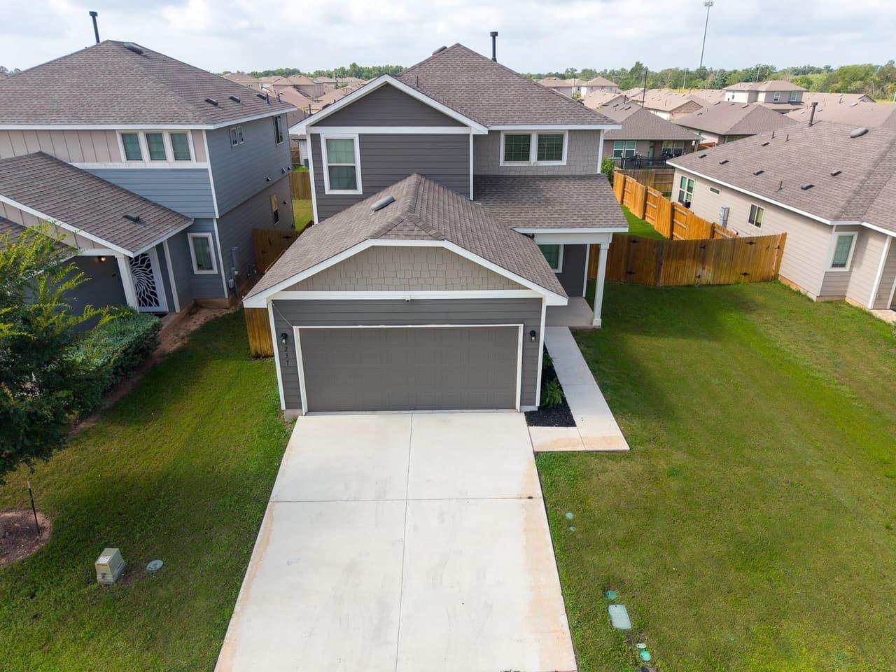 237  Driftwood Ln photo 2