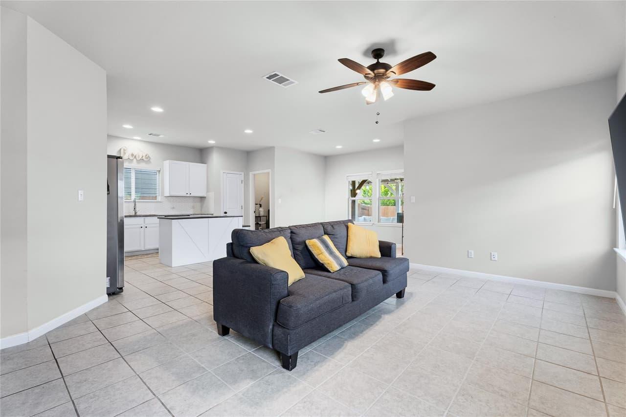 237  Driftwood Ln photo 5