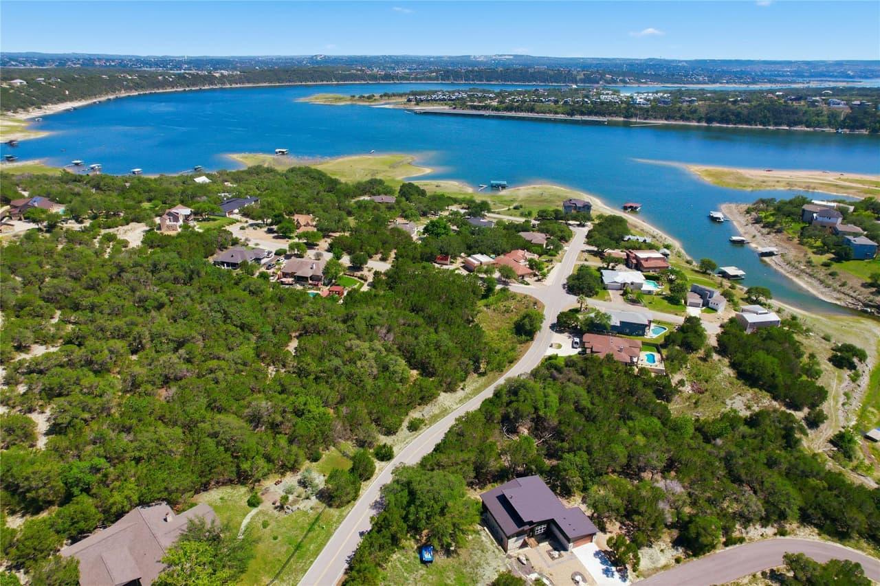 3008  Constitution Dr photo 2