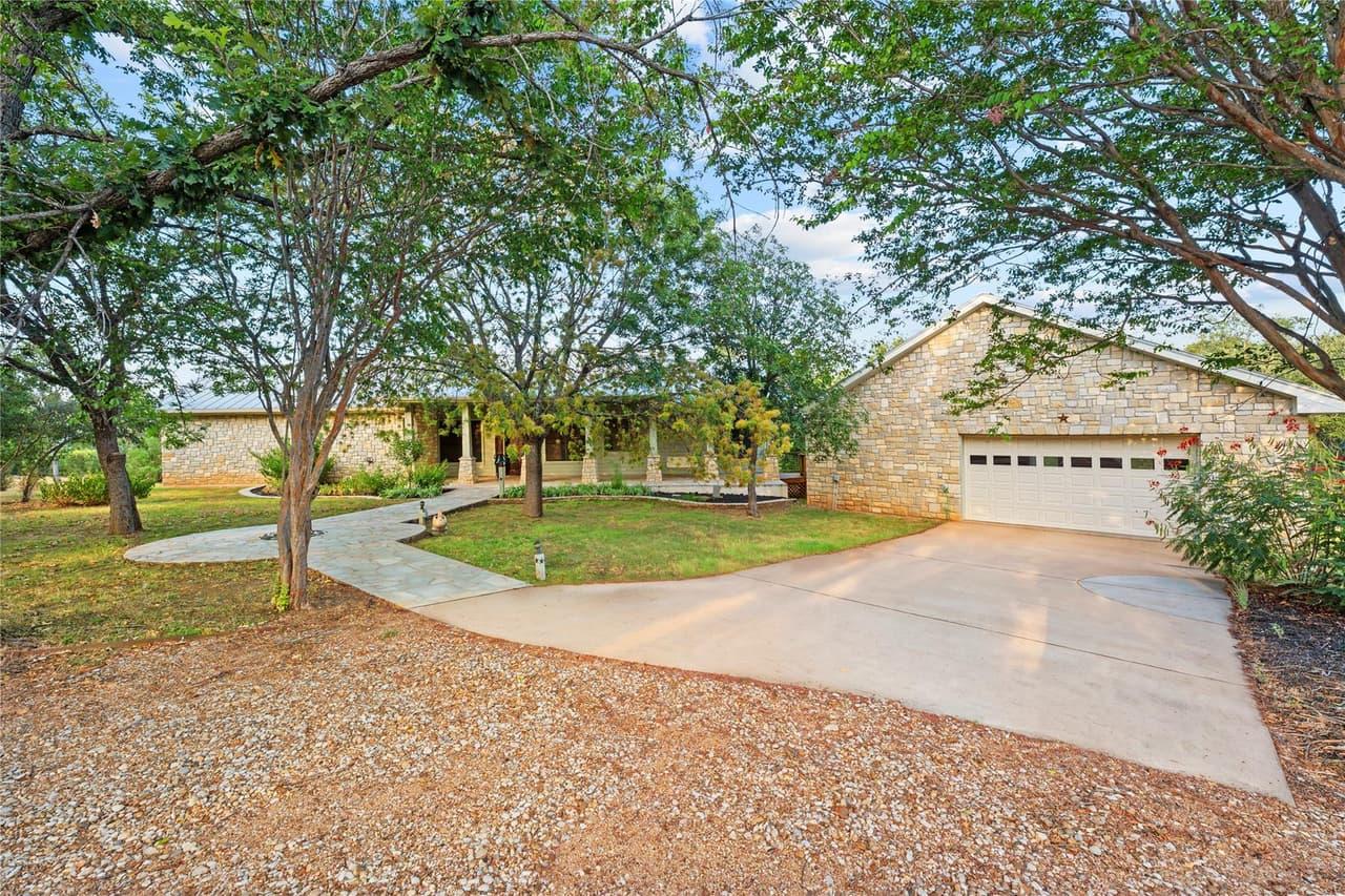 1118  Rustic Ln photo 2