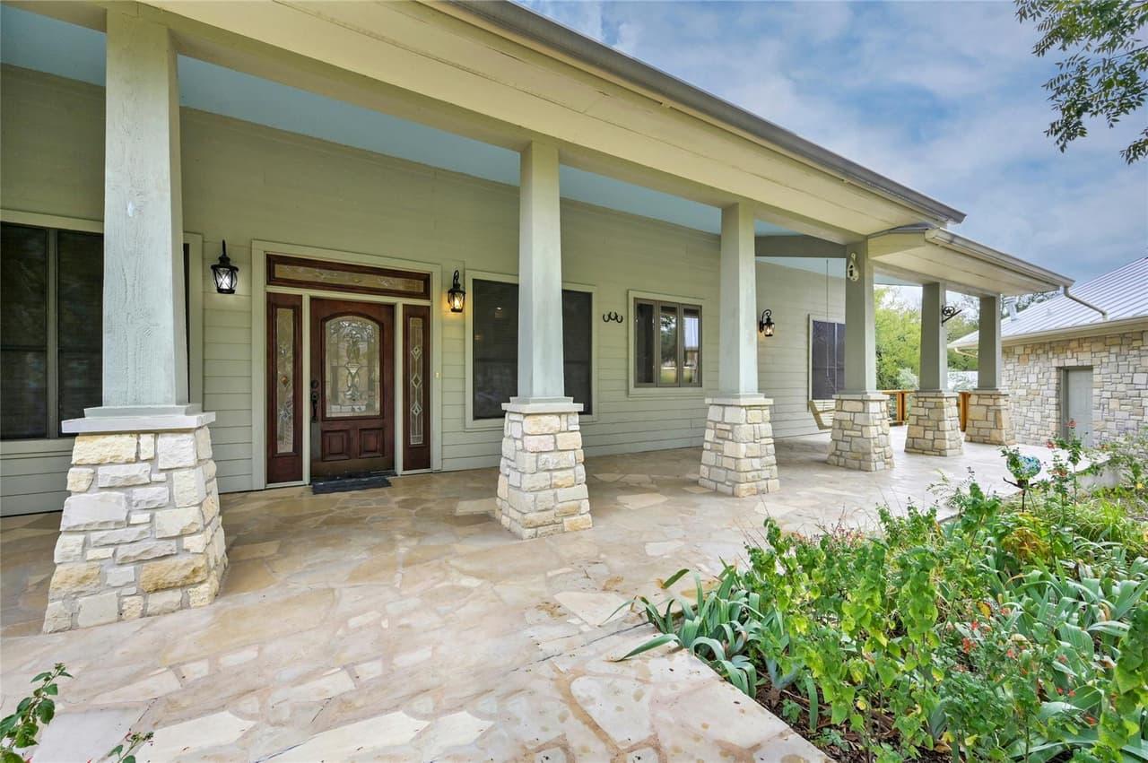 1118  Rustic Ln photo 3