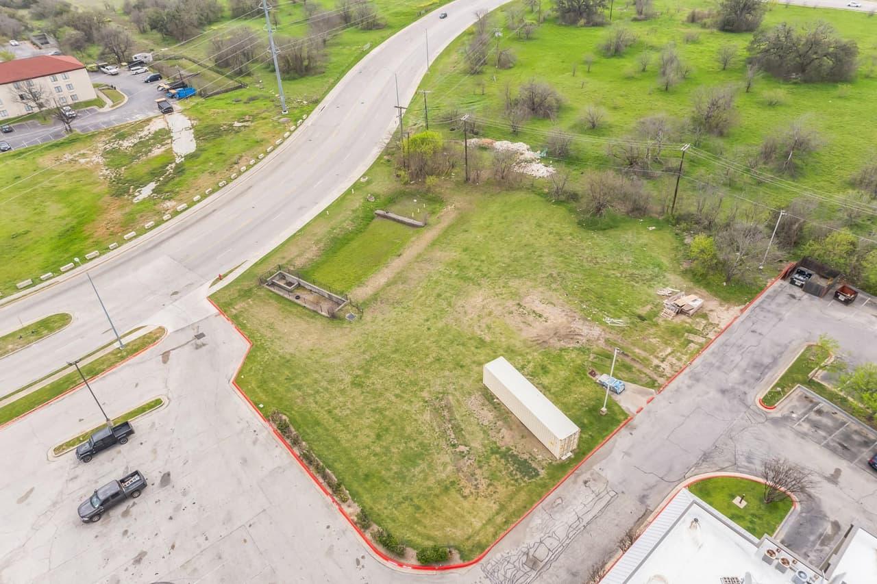 350  Chisholm Pkwy