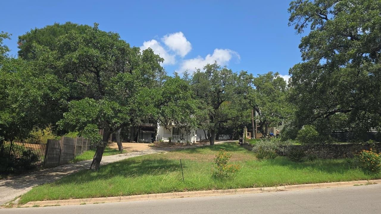 850  Forest View Dr
