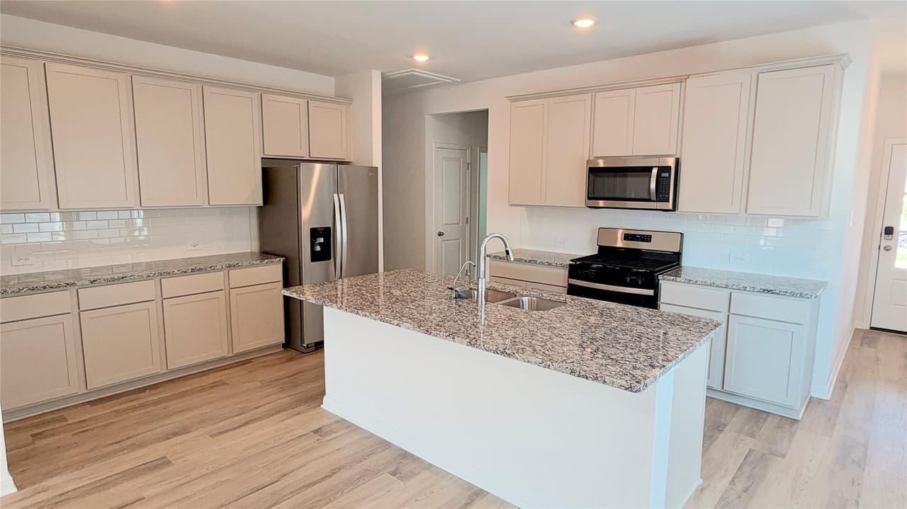 116  Wilcott Dr photo 2