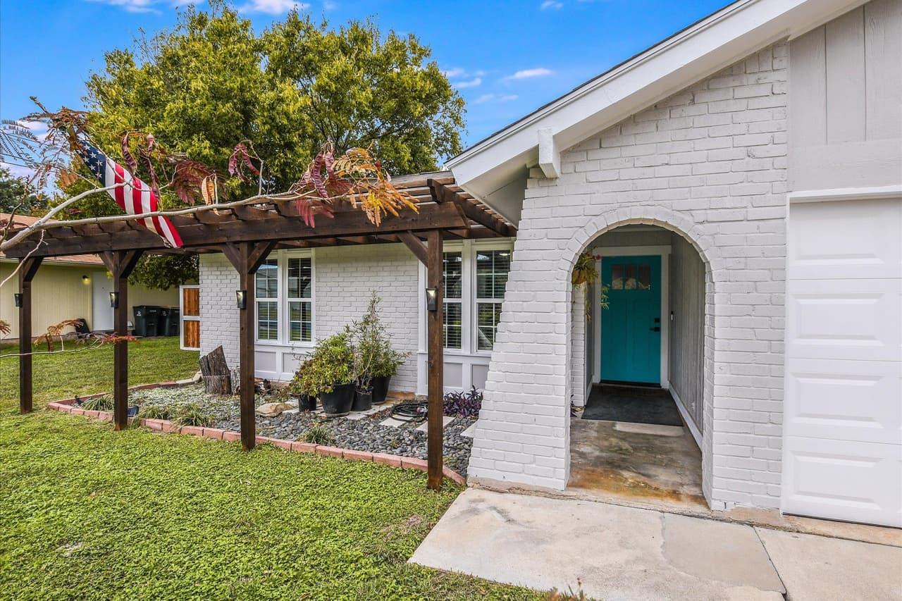 801 E Central Dr photo 3