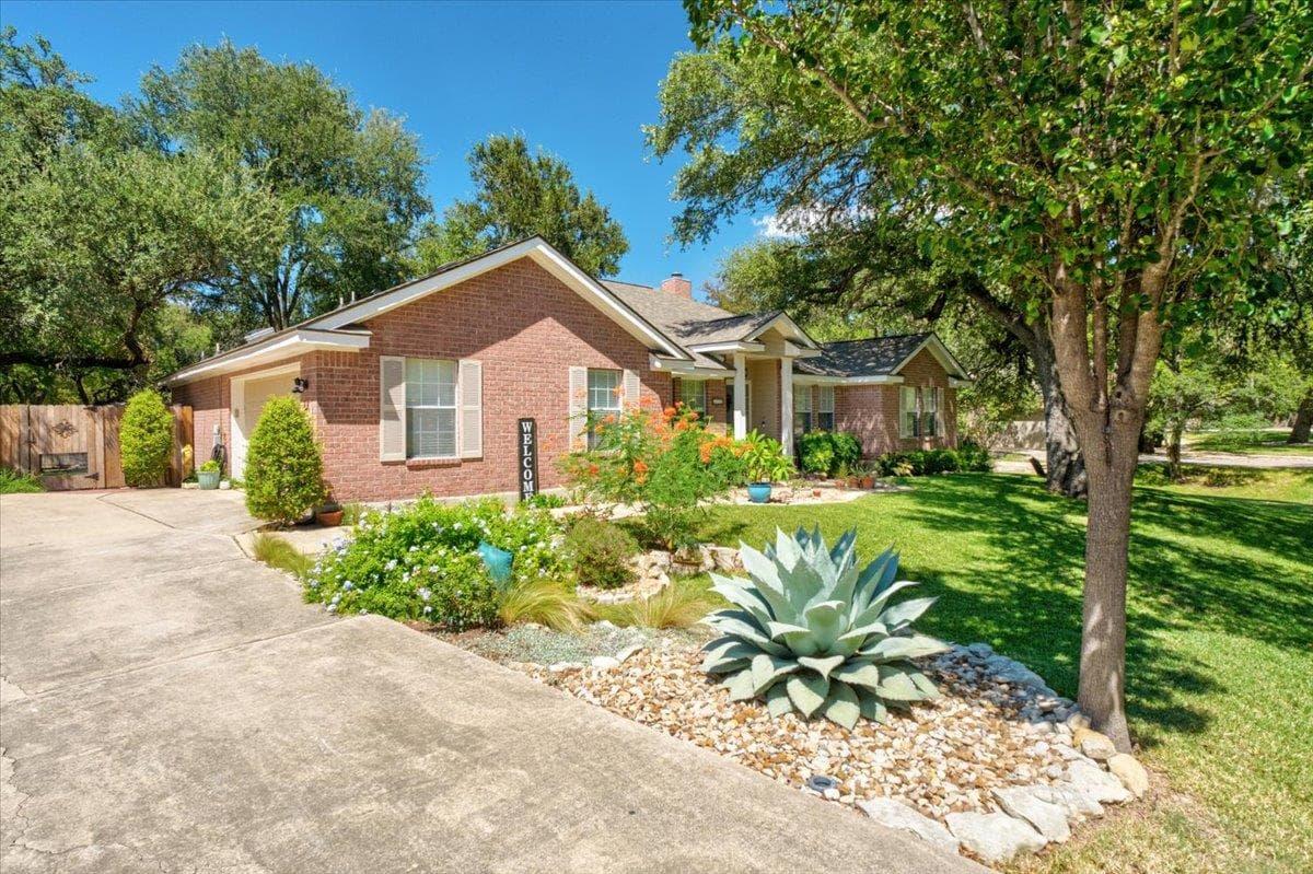 202  Treetop Way photo 3