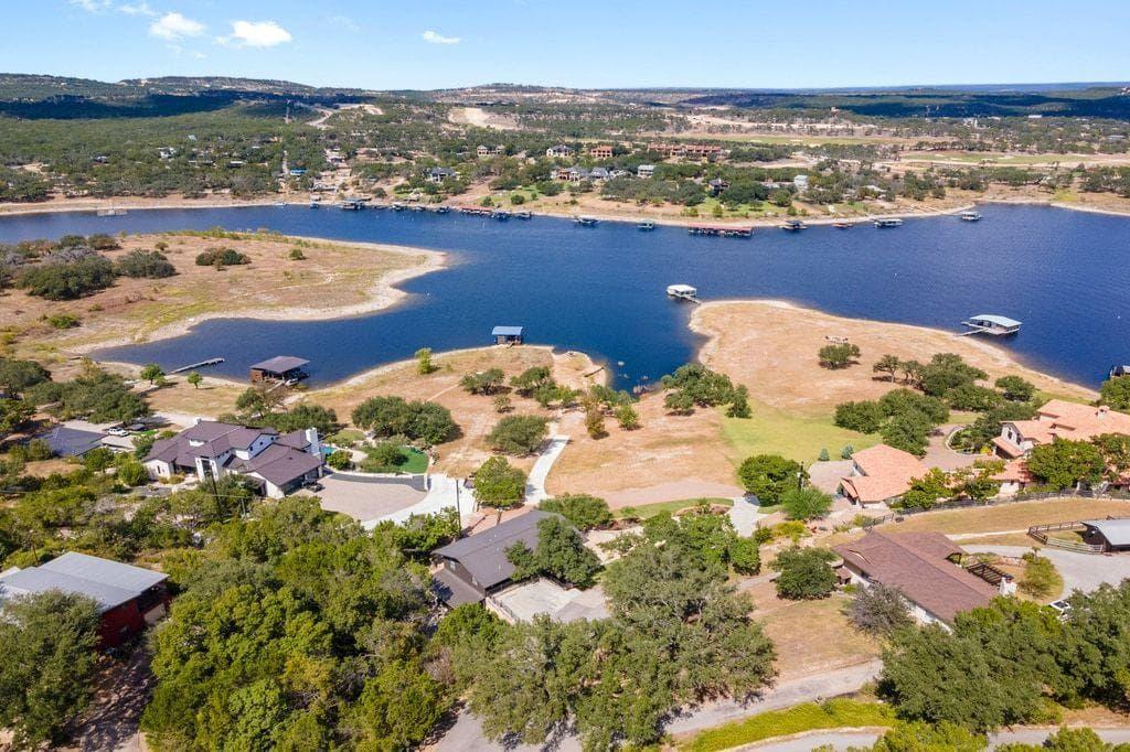 19833  Lakehurst Loop