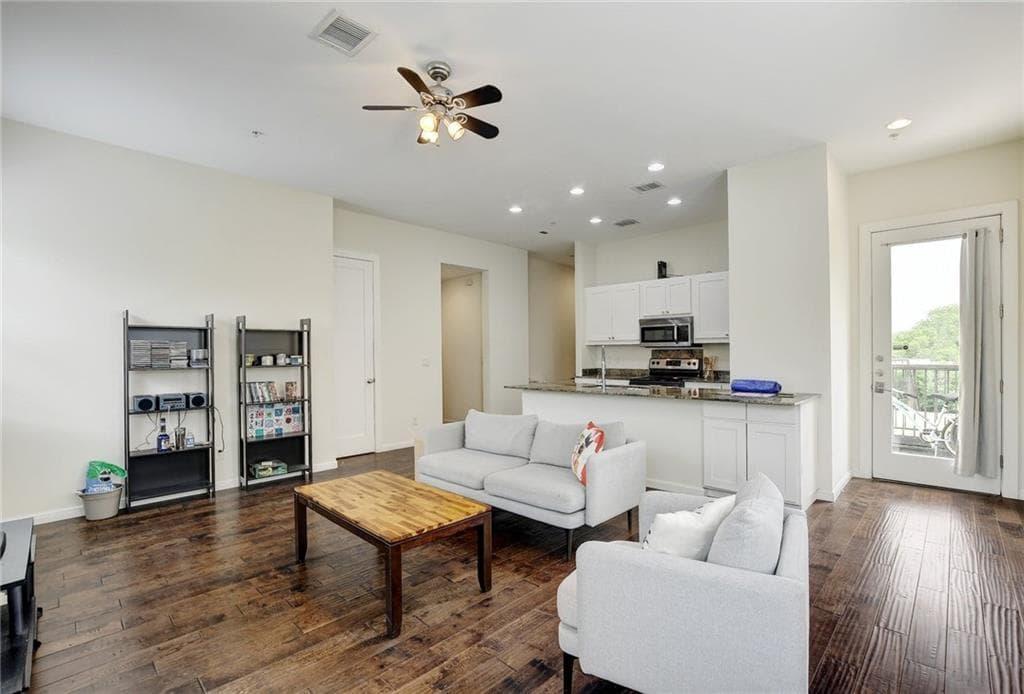 2708  San Pedro St  #301