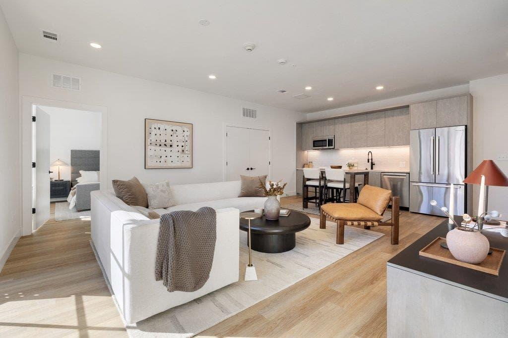 4315 S Congress Ave  #411 photo 2