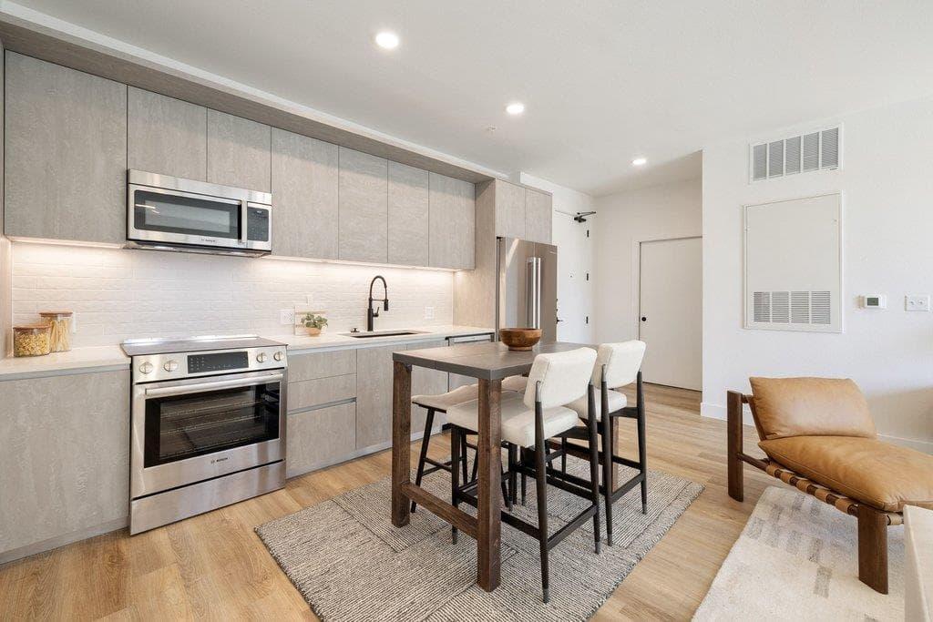4315 S Congress Ave  #411 photo 6
