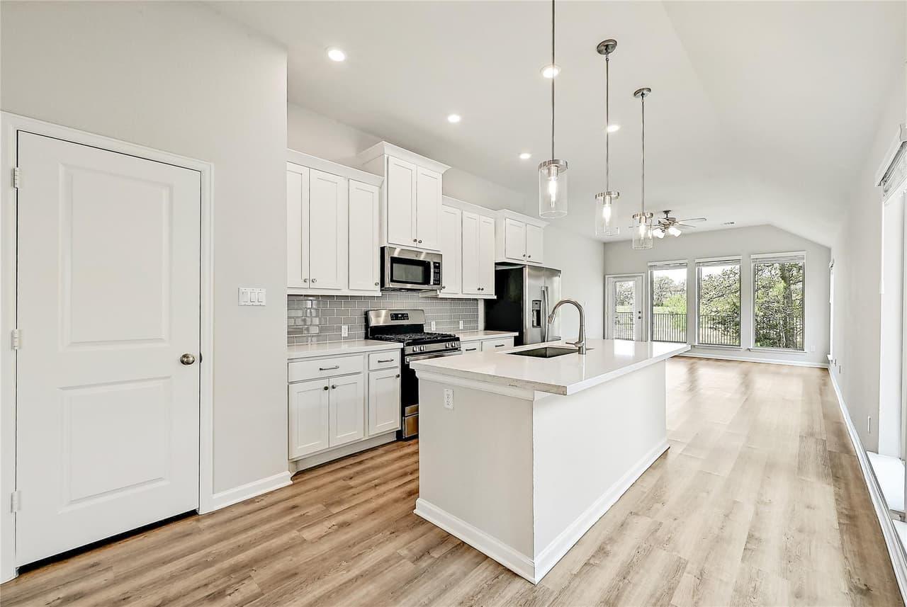 305  Banyon Dr photo 2