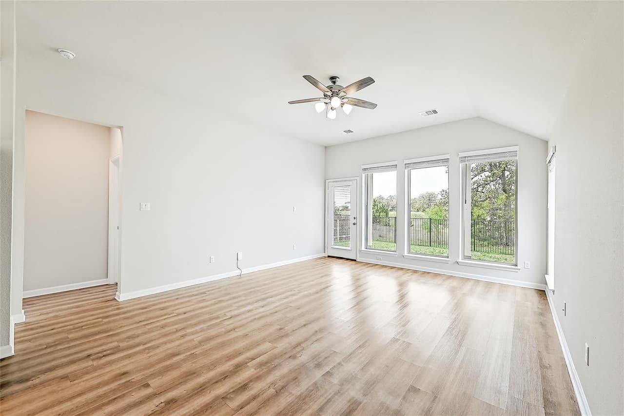 305  Banyon Dr photo 3