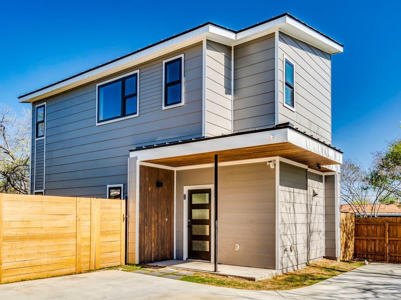 206  E Wonsley Dr  #2