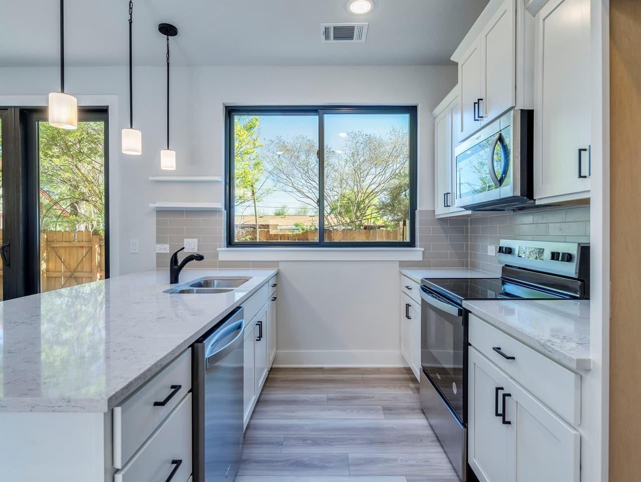 206  E Wonsley Dr  #2 photo 2
