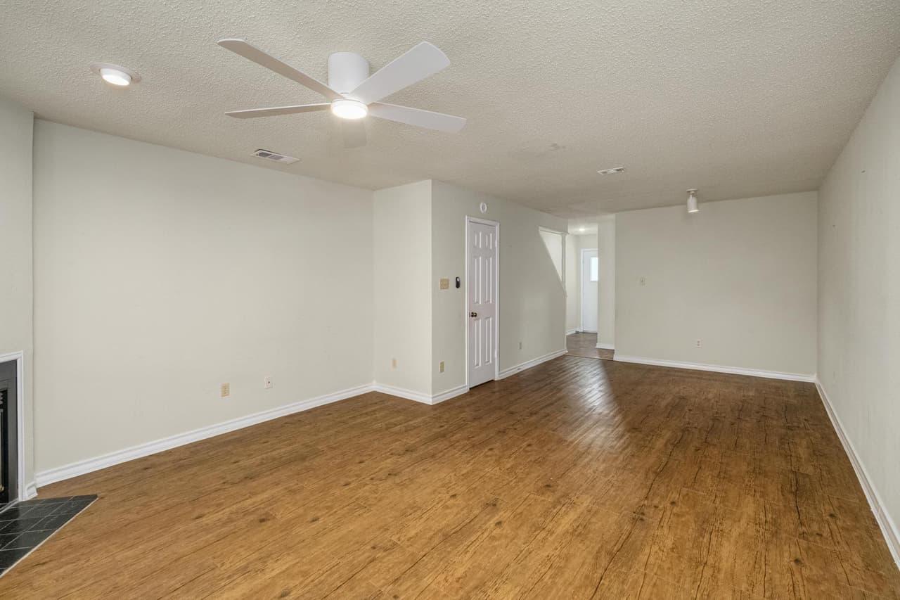 1404  Norwalk Ln  #206 photo 2