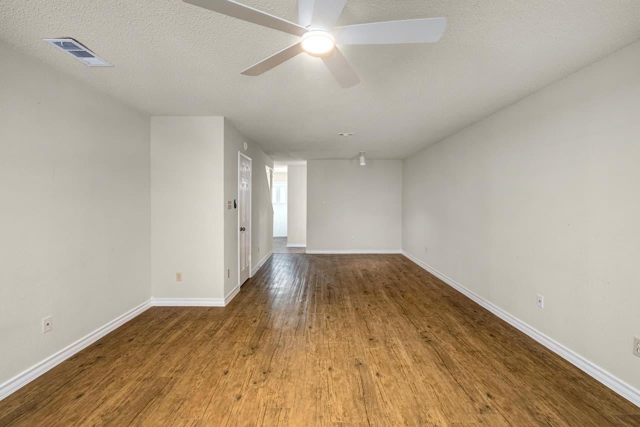 1404  Norwalk Ln  #206 photo 3