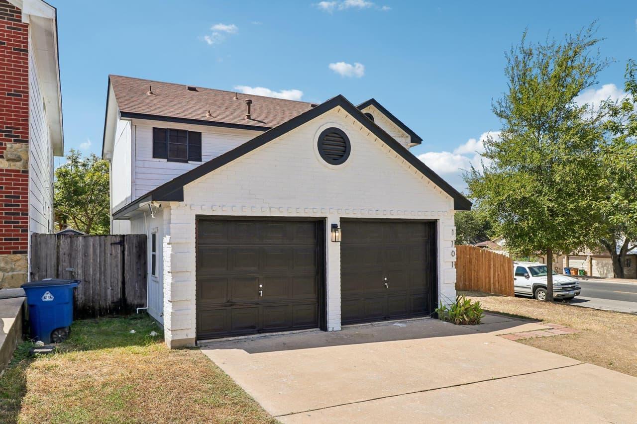 1101  Silverton Ct photo 2