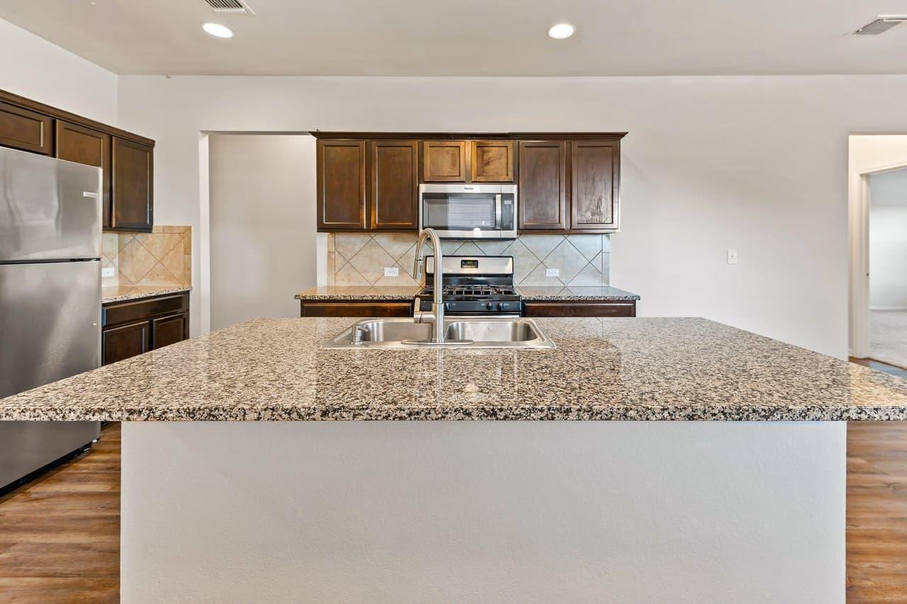 15013  Jolynn St photo 6