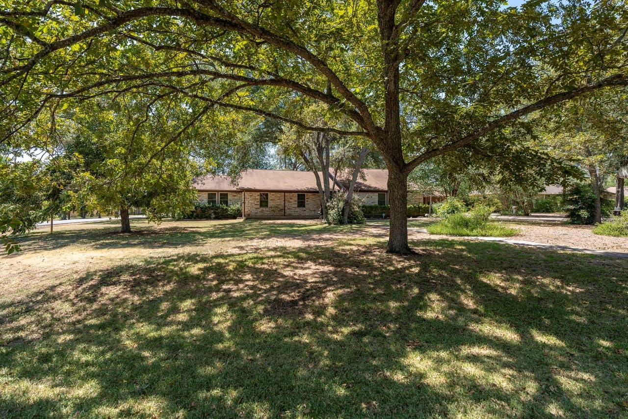 315  Caracara Dr
