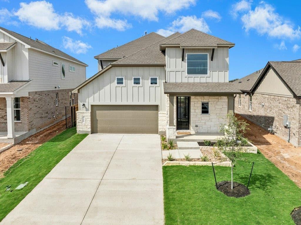 404  Amista Dr