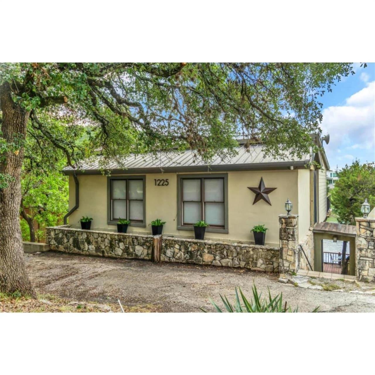 1225  Waterway Ln photo 2