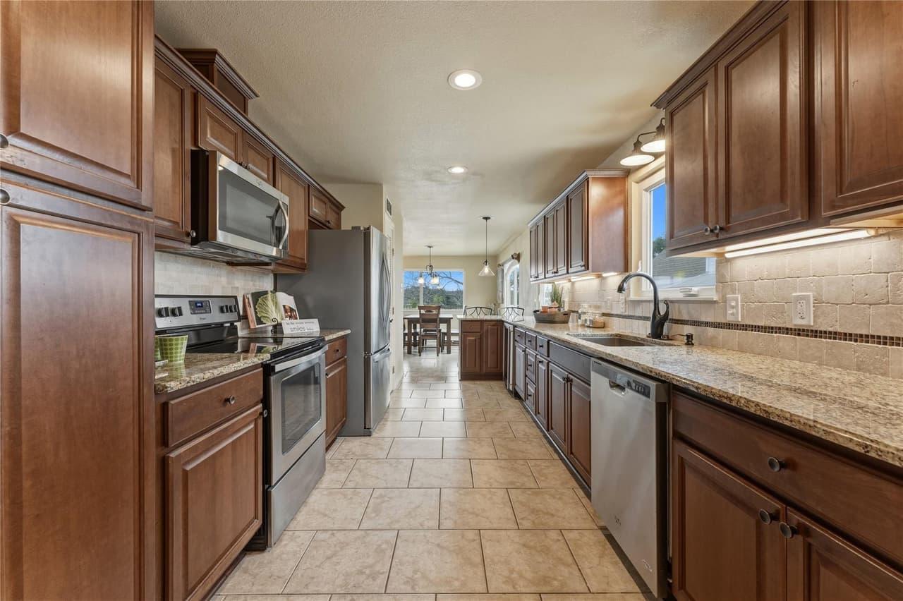 833  Sandy Mountain Dr photo 5