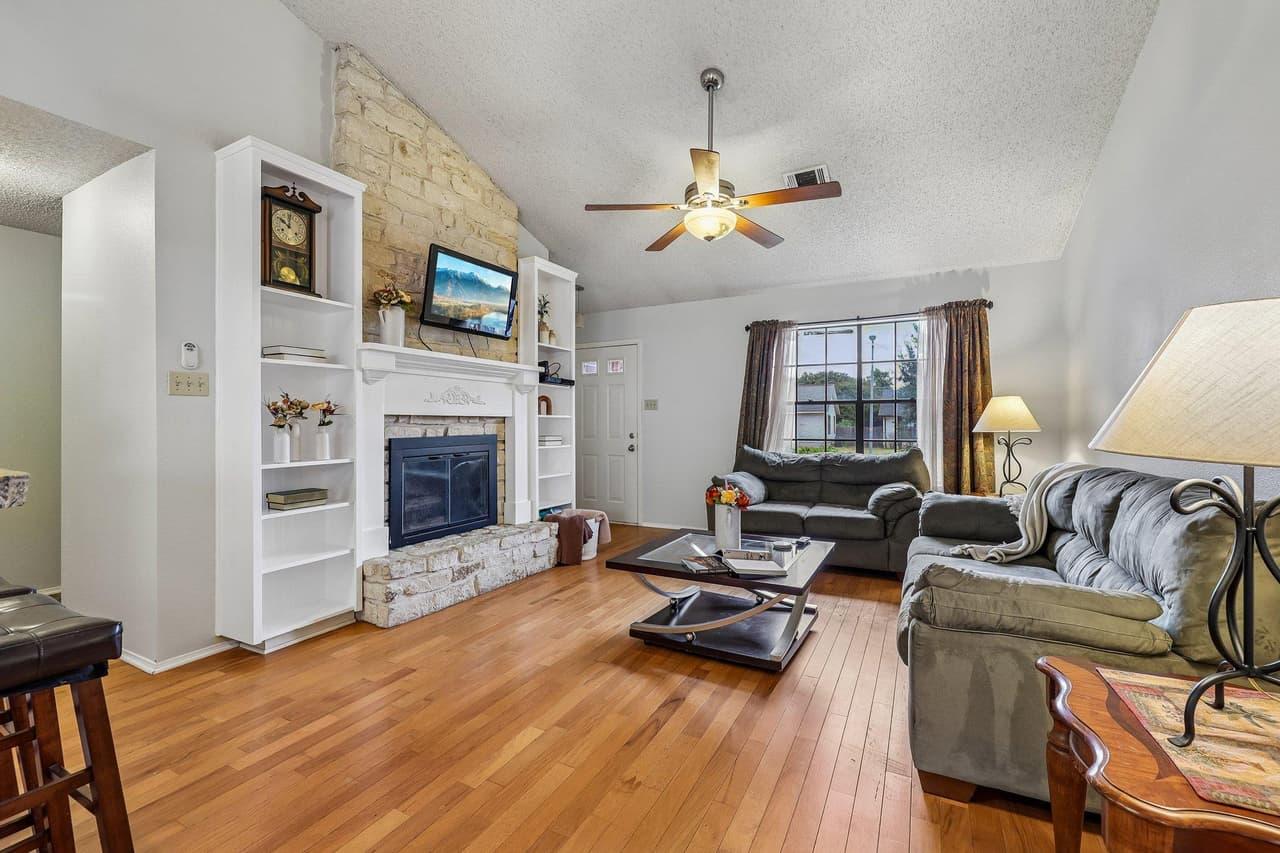 1705  Primrose Trl photo 3