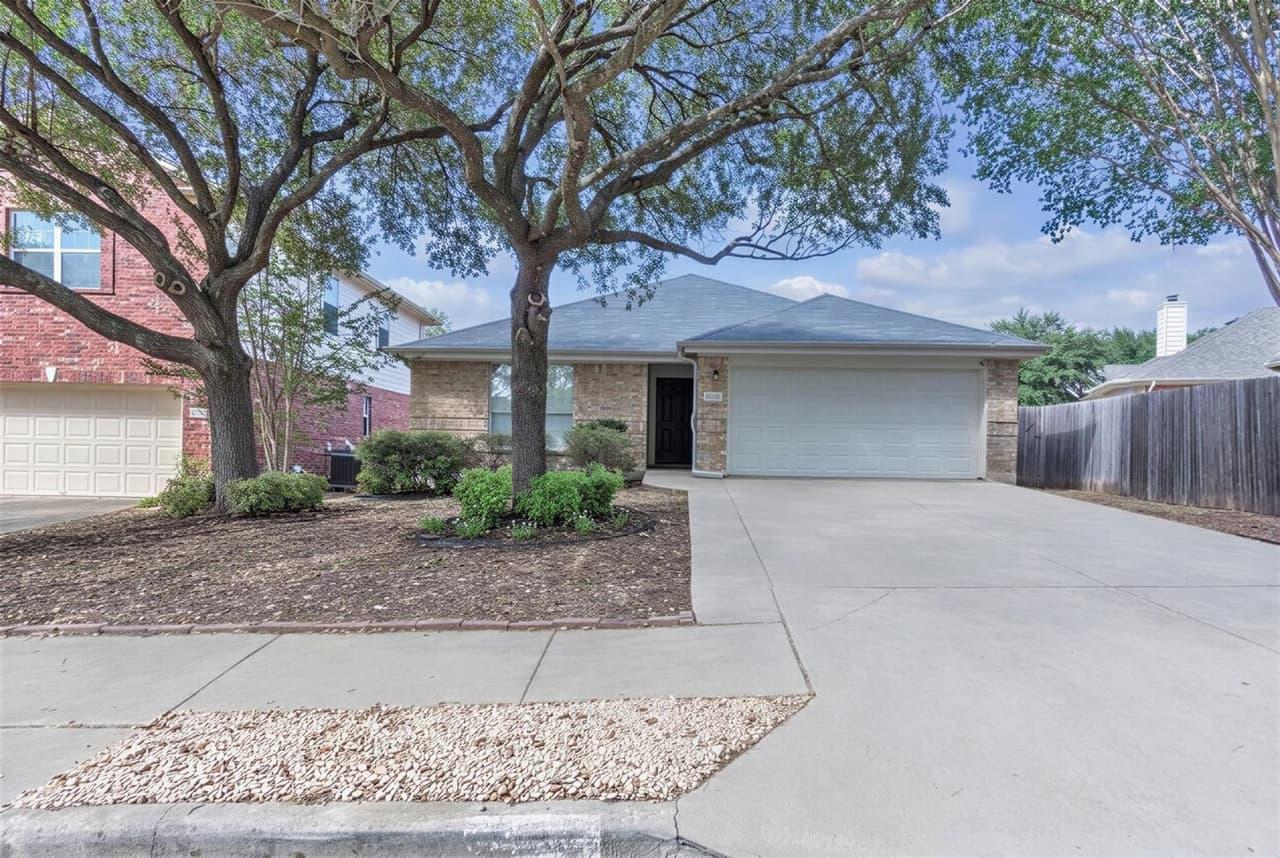 16832  Luckenwald Dr photo 2