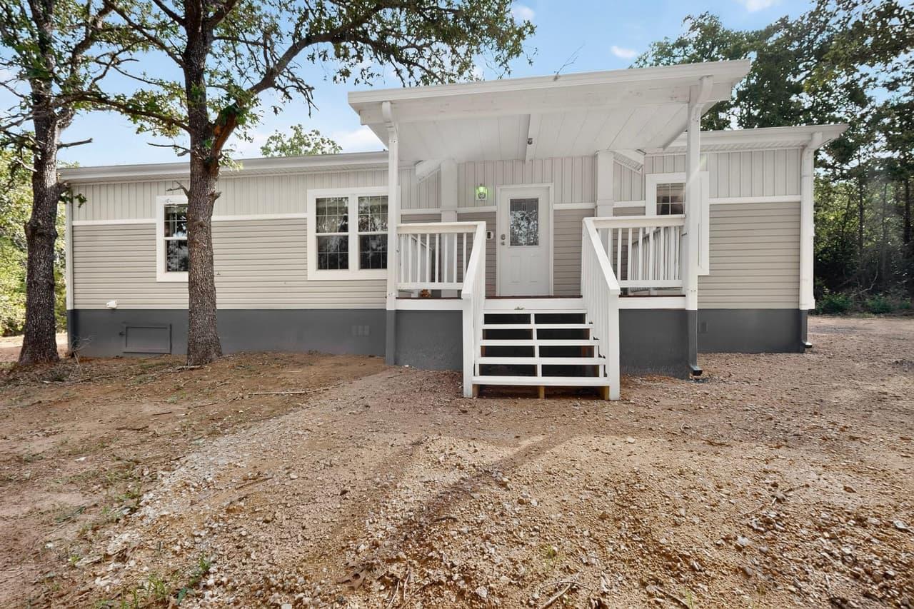 300  Flaming Oak Dr photo 2