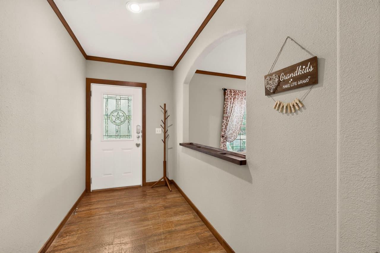 300  Flaming Oak Dr photo 4