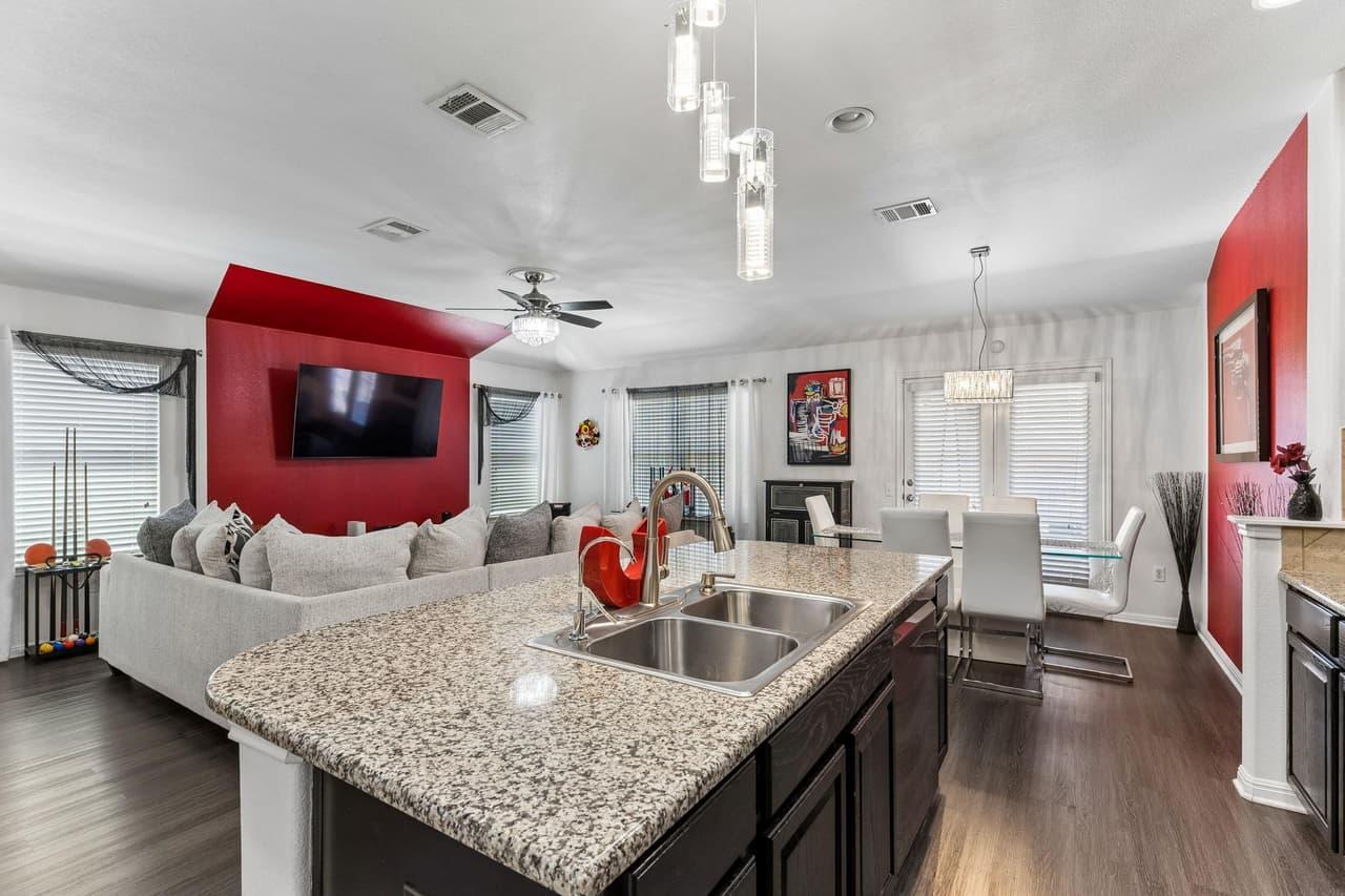 13736  Harrisglenn Dr photo 3