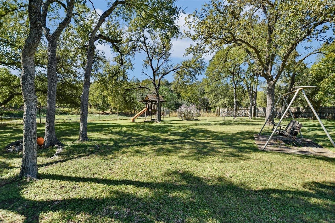2114  Live Oak Cir photo 2