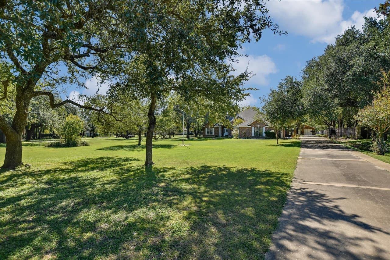 2114  Live Oak Cir photo 6
