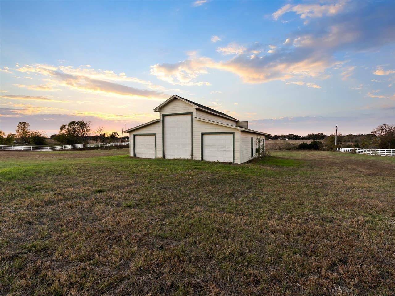 233  Courtnees Way photo 3