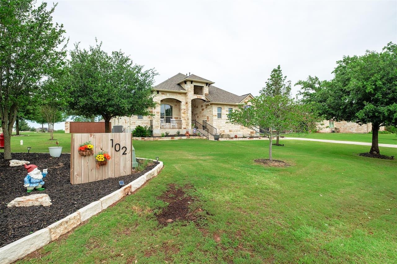 102  McCoy Cir photo 2