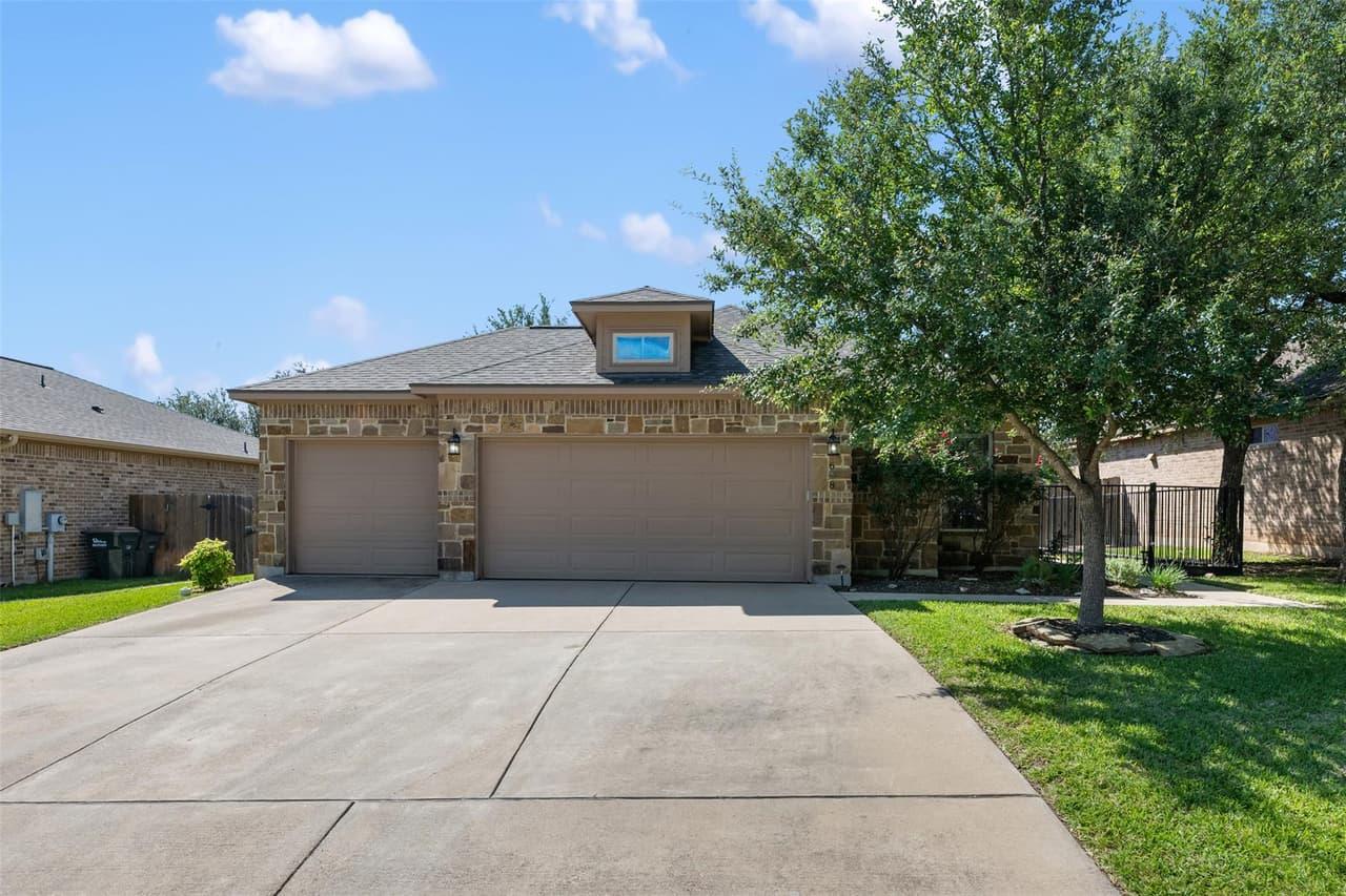 608  Algerita Dr