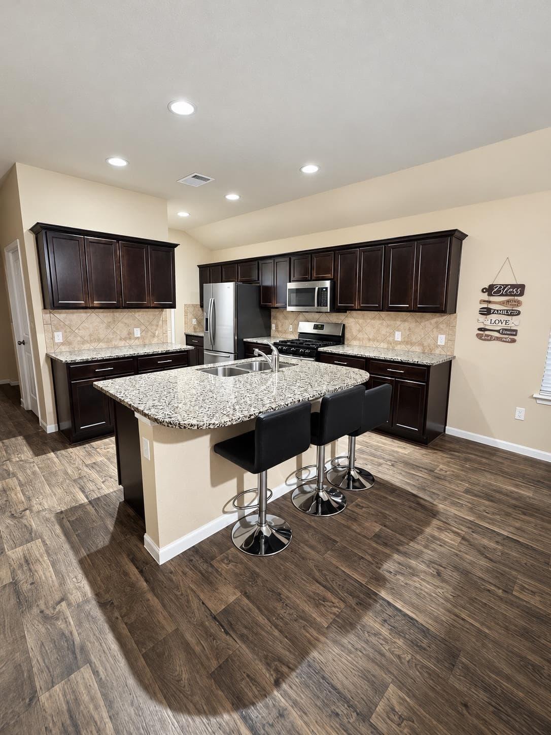15017  Custis Ln photo 4