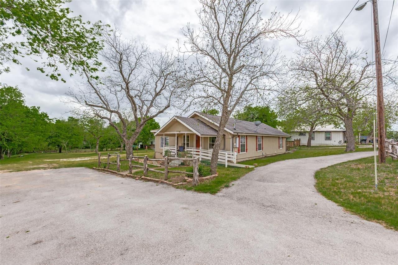 201  Church Hill Ln photo 2