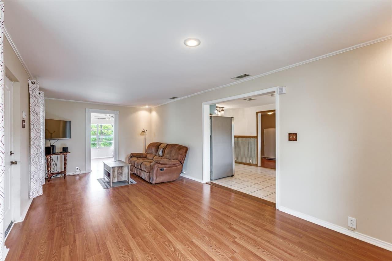 201  Church Hill Ln photo 5