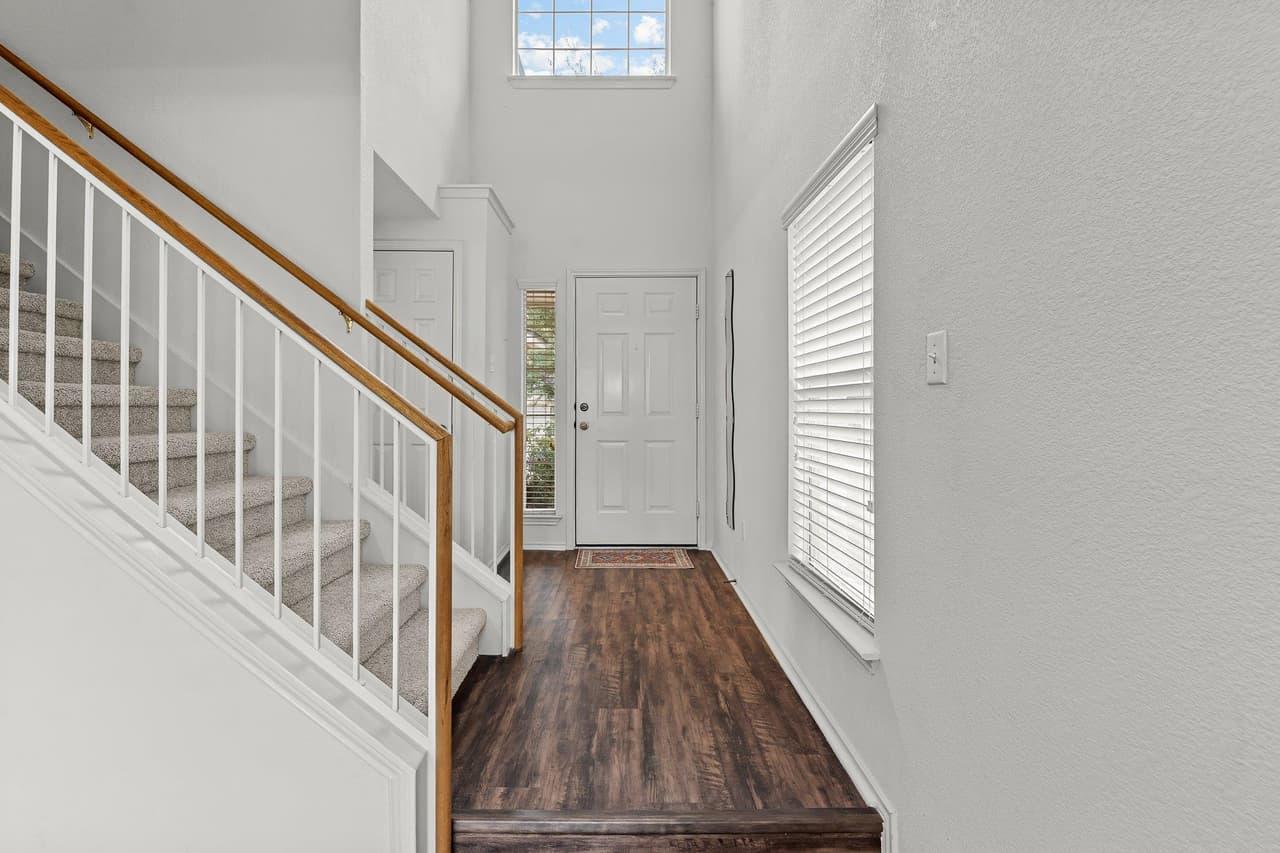 1517  Fern Ridge Ln photo 4