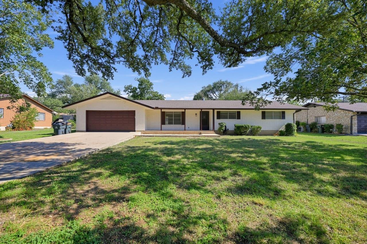 1611  Mesquite Ln photo 2