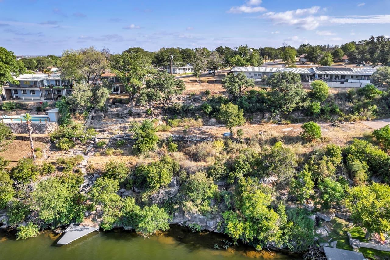 2800  Circle Dr photo 2