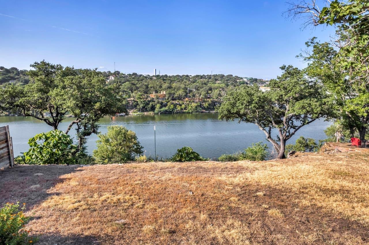 2800  Circle Dr photo 3
