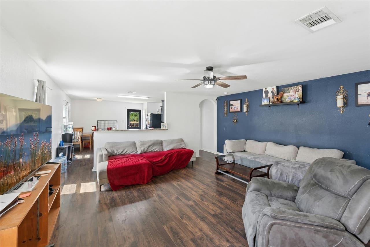 124  Continental Ave photo 6
