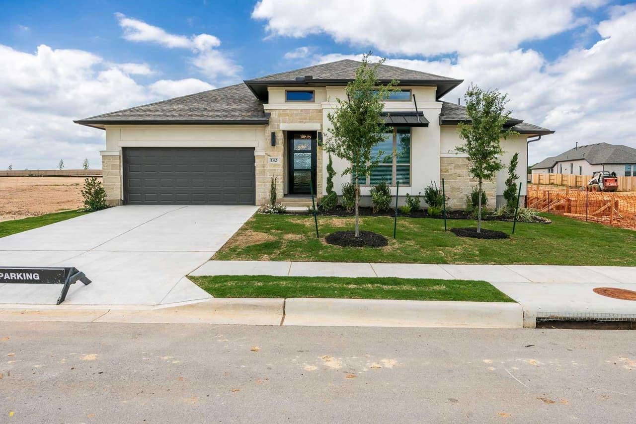 182  Kingswood Dr